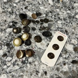 Assortment of vintage buttons